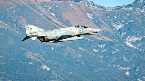 Συντριβή Φάντομ: &quot;Σε μισό δευτερόλεπτο έγινε ό,τι συνέβη&quot; - Τι λένε ειδικοί για την αεροπορική τραγωδία [βίντεο]