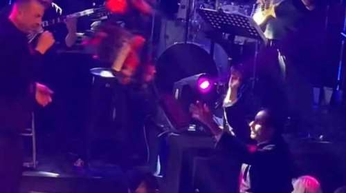 Ξέδωσε ιερέας στα μπουζούκια - Πετούσε λουλούδια ενώ άκουγε το &quot;Αλήτης και Αμαρτωλός&quot;