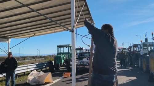 Τρακτέρ, σκηνές, ψησταριές και σόμπες - Οι αγρότες δηλώνουν αποφασισμένοι να παραμείνουν στα μπλόκα