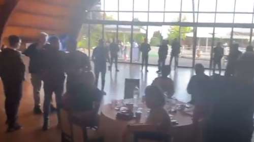 Κοζάνη: Πιάστηκαν στα χέρια στο συνέδριο του Εργατικού Κέντρου - Βρισιές και σπρωξίματα [βίντεο]