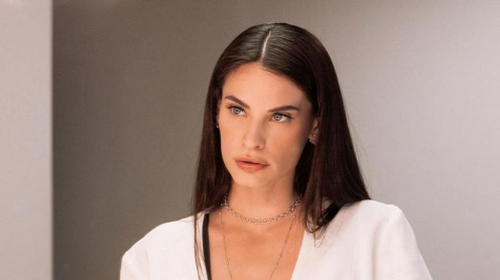 Χριστίνα και Ελίνα Μπόμπα… σαν δυο σταγόνες νερό- Αγκαλιά στο Λονδίνο οι δύο αδερφές [Εικόνα]