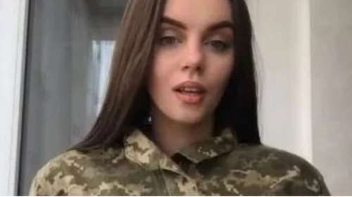 Viral: Ουκρανές καλλονές ντύθηκαν στο χακί και είναι έτοιμες να τα βάλουν με τον Πούτιν [Εικόνες - βίντεο]