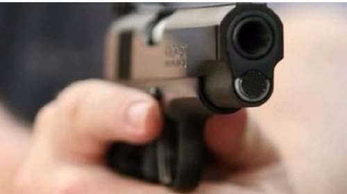 Πανικός στον Άγιο Παντελεήμονα: Πυροβόλησαν 21χρονο για να τον ληστέψουν