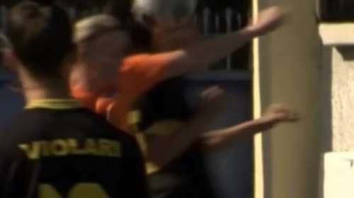 Στο νοσοκομείο ποδοσφαιρίστρια της ΑΕΚ μετά από δυνατή αγκωνιά στον αγώνα με τον ΟΦΗ [βίντεο]