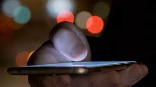 Πάτρα: Σοκ από το κύκλωμα revenge porn - &quot;Στείλτε μου τις πρώην σας ή τις φίλες σας&quot; [Βίντεο]