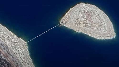 Στερεύει και η Υλίκη: Η στάθμη του νερού υποχώρησε τόσο, που πήγαν με αυτοκίνητο στο νησάκι της λίμνης [βίντεο]