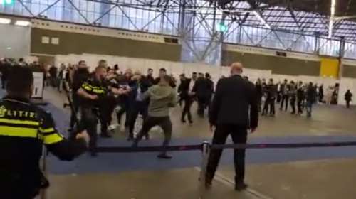 Τουρκικές εκλογές: Αγριο ξύλο μεταξύ Τούρκων μεταναστών σε εκλογικό κέντρο στο Άμστερνταμ [βίντεο]