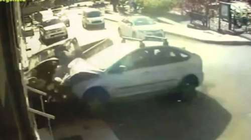 &quot;Ήταν σαν βόμβα, πάθαμε όλοι σοκ&quot;: Το απίστευτο βίντεο από το φονικό τροχαίο στο Λεβίδι