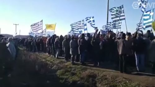 Έβρος: Πετροπόλεμος και χημικά έξω από το ΚΥΤ στο Φυλάκιο [βίντεο]