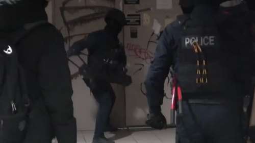 Η στιγμή της εφόδου στην Πανεπιστημιούπολη του Ζωγράφου - Συνελήφθησαν οι τρεις προσαχθέντες [εικόνες - βίντεο]