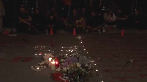 Τέμπη: Νέα καθιστική διαμαρτυρία με κεριά στο Σύνταγμα το βράδυ του Σαββάτου [βίντεο]