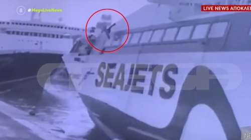 Πειραιάς: Βίντεο ντοκουμέντο - Η στιγμή που οι δύο ναυτικοί πέφτουν στη θάλασσα από οκτώ μέτρα ύψος