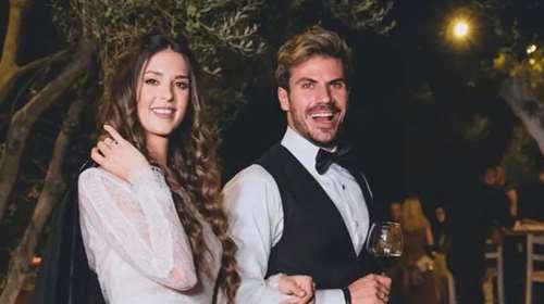 Άκης Πετρετζίκης – Κωνσταντίνα Παπαμιχαήλ: Βάφτισαν την κόρη τους σε ένα υπέροχο κτήμα – Το ιδιαίτερο όνομα που επέλεξαν [εικόνες]