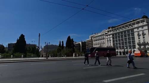 Άδειασε η Αθήνα: Περιορισμένη η κίνηση στους δρόμους λόγω Πάσχα, μόνο τουρίστες στο κέντρο [βίντεο]