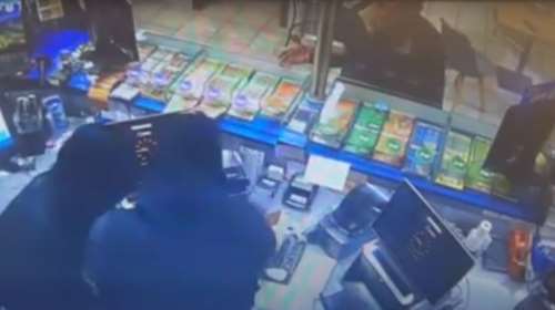 Ζωγράφου: Βίντεο - ντοκουμέντο από ληστεία σε πρακτορείο τυχερών παιχνιδιών - Απειλούσαν με μαχαίρι τους υπαλλήλους