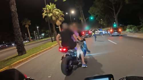 Βουλιαγμένη: Επεισοδιακό μπλόκο με μοτοσικλετιστές - Παραλίγο να πατήσουν τους αστυνομικούς [βίντεο]