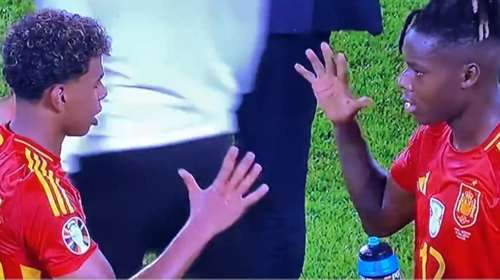 Euro 2024 : Κάνουν σαν μικρά παιδιά ο Γιαμάλ και ο Γουίλιαμς - Πέτρα μολύβι ψαλίδι χαρτί για το ποιος θα πιει πρώτος... νερό