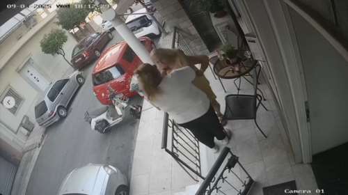 Βίντεο - ντοκουμέντο: Η στιγμή που Ρομά κλέβει χρυσή αλυσίδα από ηλικιωμένη με άνοια [βίντεο]