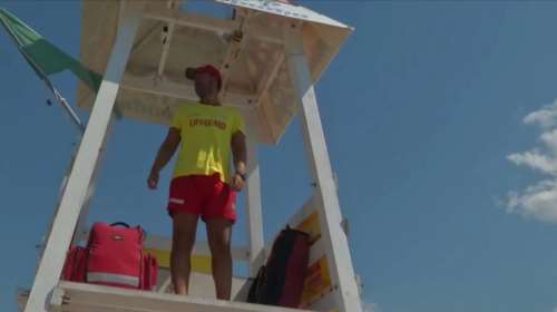 Χαλκιδική: Ναυαγοσώστης έσωσε ηλικιωμένη από πνιγμό - &quot;Η γυναίκα ξύπνησε από το μηδέν&quot; [Εικόνες]