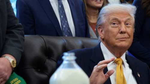 Τραμπ: Ενημερωθήκαμε πως σταμάτησαν οι δολοφονίες στο Ιράν - Δήλωση μετά την ευθεία απειλή εναντίον του