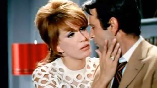 Retro story: Πώς η Χρονοπούλου, για τα γυρίσματα ταινίας, πήγε σε άσχετη κηδεία και άρχισε... το κλάμα