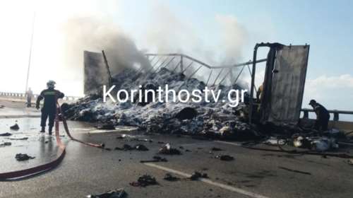 Νταλίκα πήρε φωτιά εν κινήσει στην Πατρών - Κορίνθου: Εκτροπή κυκλοφορίας στην παλαιά Εθνική Οδό [εικόνες]