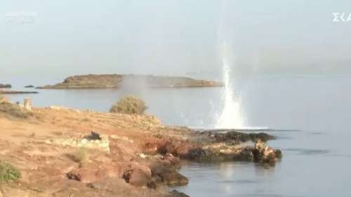Καβούρι: Ελεγχόμενη έκρηξη στη θάλασσα για την εξουδετέρωση νάρκης [βίντεο]
