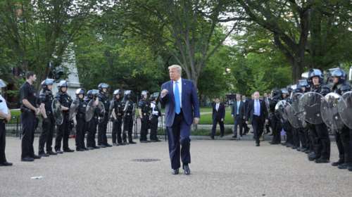 Το καταφύγιο που &quot;κρύφτηκε&quot; ο Τραμπ από τους διαδηλωτές - Πέντε όροφοι κάτω από τον Λευκό Οίκο