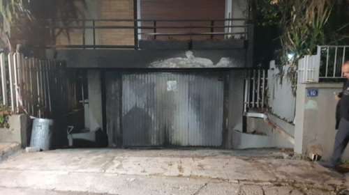 Εκρηξη σε είσοδο πολυκατοικίας στους Αμπελόκηπους - Βρέθηκαν γκαζάκια σε καρότσι σούπερ μάρκετ [βίντεο]