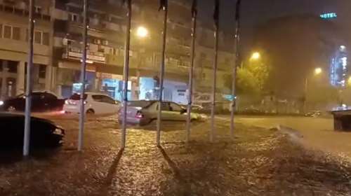 Σφοδρή καταιγίδα στη Θεσσαλονίκη: Ποτάμια οι δρόμοι - 300 κλήσεις στην Πυροσβεστική [βίντεο]