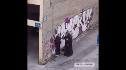 Απίστευτο βίντεο: Ιερέας με... παρελθόν χαστουκίζει πολίτη σε γειτονιά της Κοζάνης