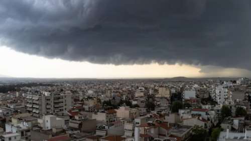 Καιρός: Επιδείνωση σε λίγες ώρες με καταιγίδες, ανεμοστρόβιλους και αφρικανική σκόνη [χάρτες]