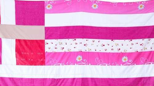 Πηγές ΥΠΕΞ για την απόσυρση της ροζ ελληνικής σημαίας: Το προξενείο δεν είναι ιδιωτική γκαλερί