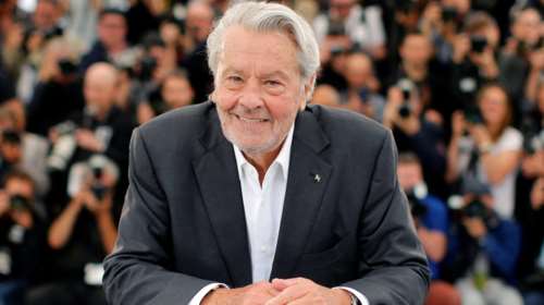 Πέθανε ο Αλέν Ντελόν: Η ιστορία ενός θρύλου - Από τη φλογερή ομορφιά στο φλερτ με την ακροδεξιά και στη μοναξιά του εγκεφαλικού