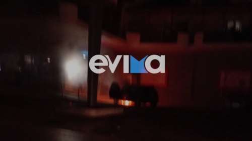 Χαλκίδα: Φωτιά σε σταθμευμνένο αυτοκίνητο έξω από σούπερ μάρκετ