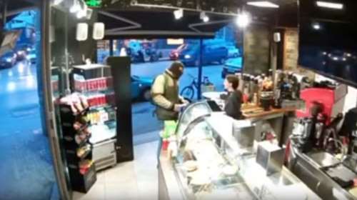 Λάρισα: Απίθανος τύπος έκανε τέσσερις... αποτυχημένες ληστείες μέσα σε λίγα λεπτά [βίντεο]