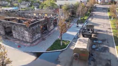 Συγκλονιστικό ρεπορτάζ του Guardian για το Λιμάν: Εξαντλημένοι και παγωμένοι οι κάτοικοι μαγειρεύουν στον δρόμο