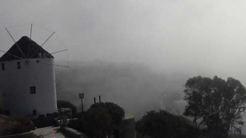 Μύκονος: Το φαινόμενο &quot;Sea Smoke&quot; εξαφάνισε το νησί [βίντεο]