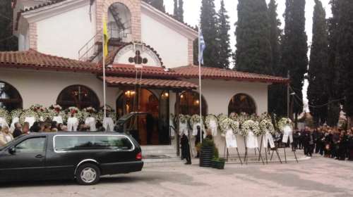 Θρήνος στις Σέρρες: Σπαρακτικό το τελευταίο αντίο στον 11χρονο Βασίλη- Πλήθος κόσμου στην κηδεία [εικόνες-βίντεο]