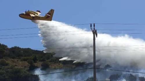 Υπό μερικό έλεγχο η μεγάλη φωτιά στην Κερατέα - Εκκενώθηκε οικισμός