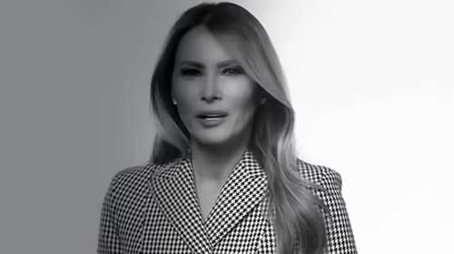 &quot;Melania&quot;: Tο ασπρόμαυρο βίντεο κλιπ 48 δευτερολέπτων της πρώην Πρώτης Κυρίας - &quot;Να ξεκαθαρίσω κάποια πράγματα...&quot;