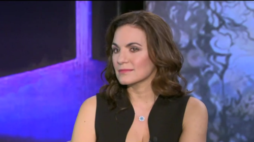 Όλγα Κεφαλογιάννη: Ποζάρει μικρό κοριτσάκι στους ώμους του πατέρα της [Εικόνα]