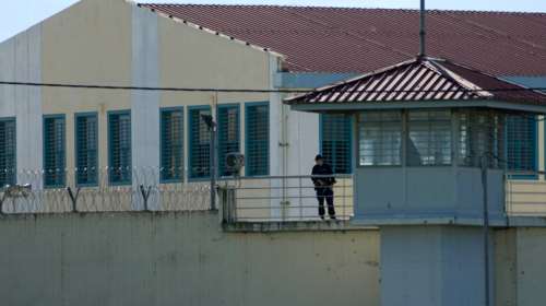 Πώς ο &quot;Ολντι&quot; διακινούσε ανενόχλητος ναρκωτικά στις φυλακές Τρικάλων - Τα έφερναν η μητέρα και η αδερφή του