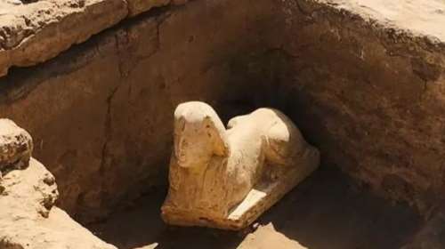 Αρχαιολογική ανακάλυψη στην Αίγυπτο: Μια μικρή χαμογελαστή Σφίγγα- Ισως είναι ο Ρωμαίος αυτοκράτορας Κλαύδιος