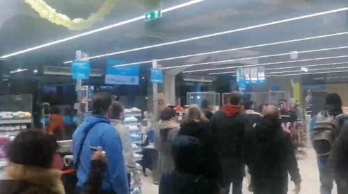 Παρέμβαση Ρουβίκωνα σε σούπερ μάρκετ ΑΒ Βασιλόπουλος στο Αιγάλεω - Αιτία η απόλυση καρκινοπαθούς εργαζόμενης