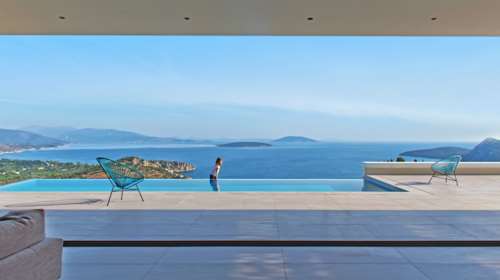 Μια εξοχική κατοικία στο Τολό που σε προσκαλεί να ταξιδέψεις προς τα εκεί (έστω και νοερώς)