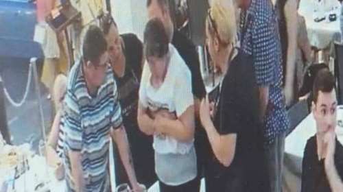 Ζάκυνθος: Σερβιτόρος έσωσε γυναίκα που πνιγόταν - Η σωτήρια λαβή που της έκανε [βίντεο]