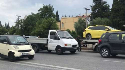 Καραμπόλα με πέντε αυτοκίνητα στη Λεωφόρο Κηφισίας - Αυξημένη κίνηση στο σημείο [βίντεο]