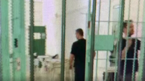 Στον αρχιμανδρίτη με το βιτριόλι εξομολογούνται ο Μπάμπης, ο artfreak ελαιοχρωματιστής και ο Μένιος