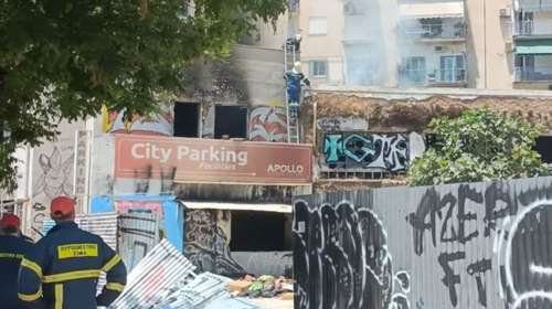Φωτιά στο κέντρο της Αθήνας: Στις φλόγες κτίριο στην Ευελπίδων - Αποκαταστάθηκε η κυκλοφορία